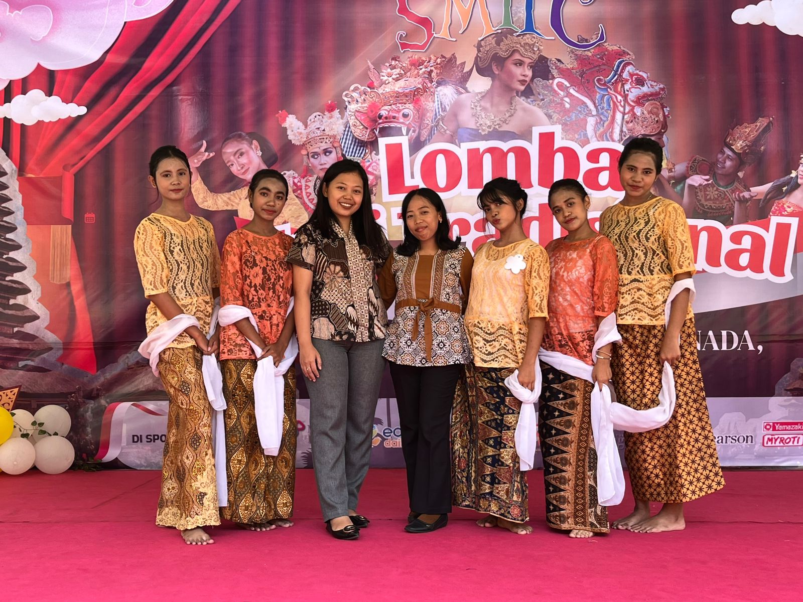 Paduan Suara dan Menari