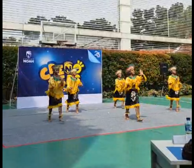 Paduan Suara dan Menari